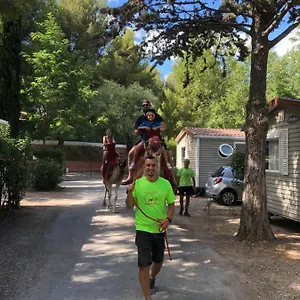 https://camping-marina-plage.aixenprovencehotels.org