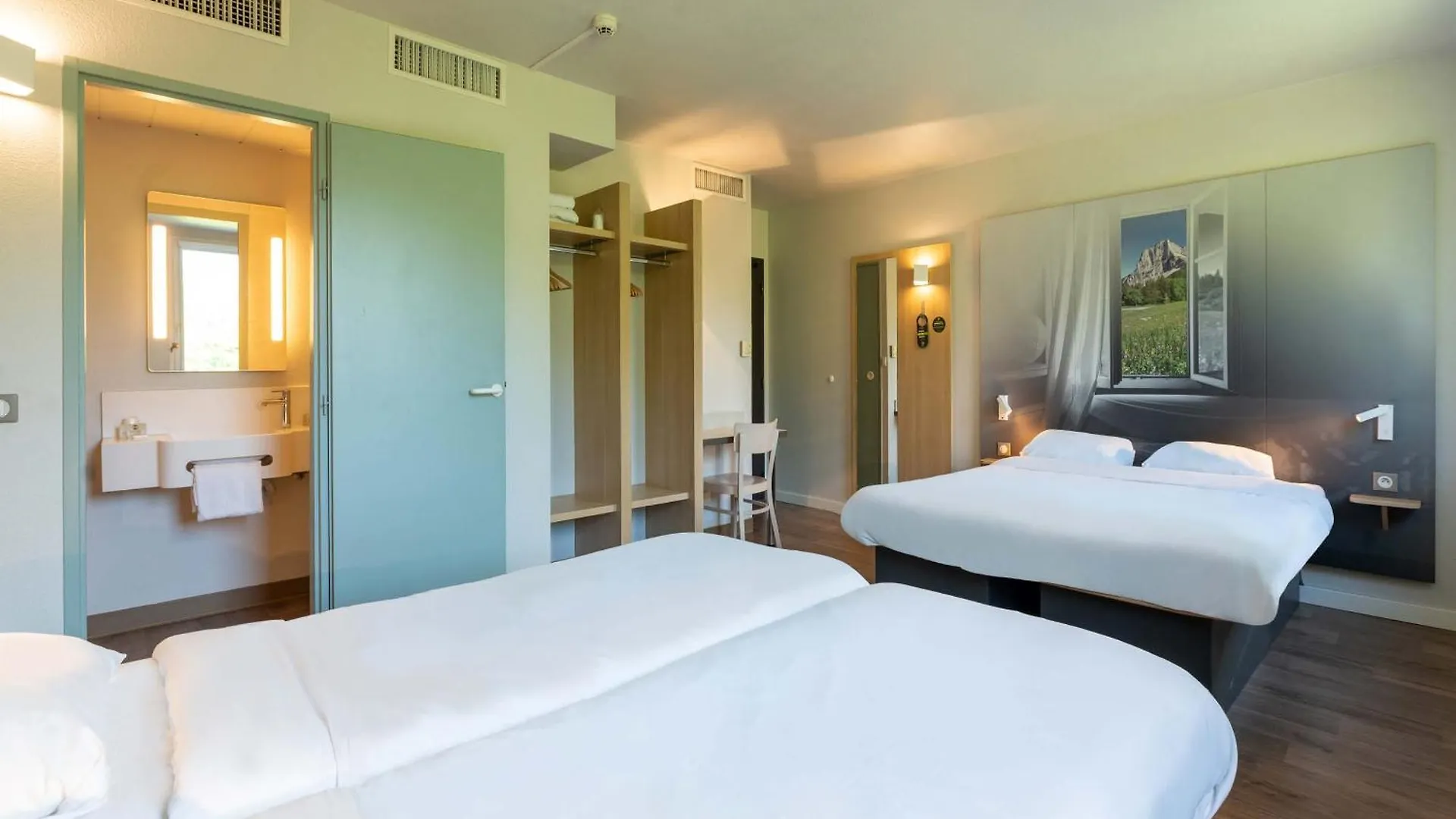 **  B&B HOTEL Saint Jean De Maurienne Sainte-Marie-de-Cuines France