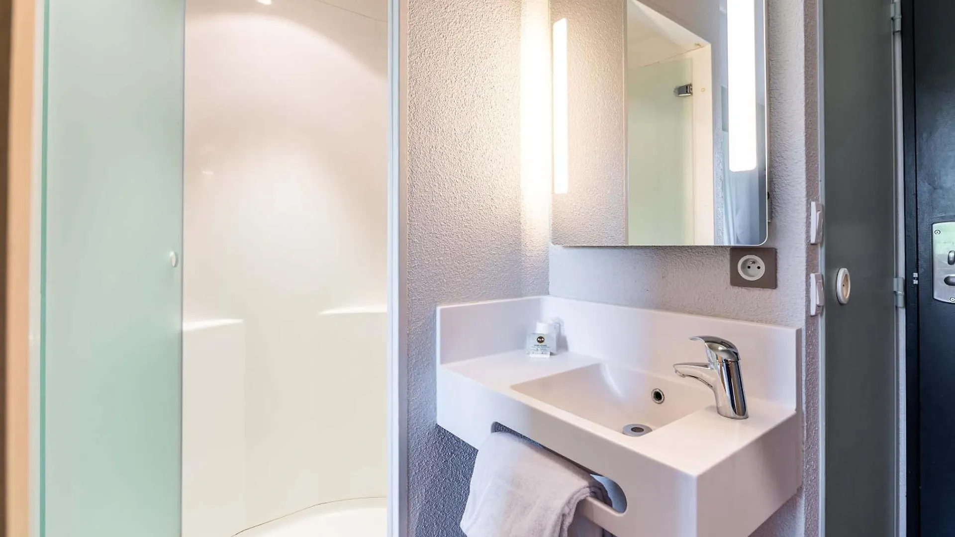 B&B HOTEL Saint Jean De Maurienne Sainte-Marie-de-Cuines 2*,
