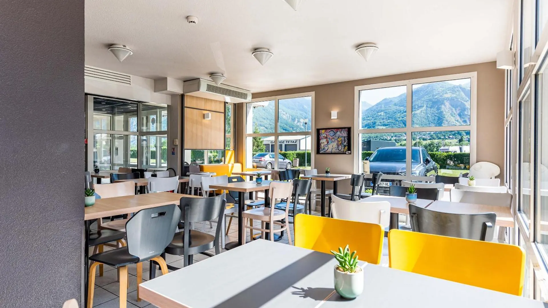 B&B HOTEL Saint Jean De Maurienne Sainte-Marie-de-Cuines 2*,